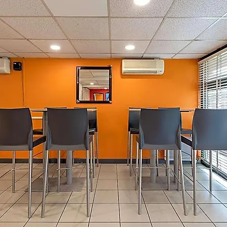 Premiere Classe Rouen Sud - Parc Des Expositions Hotel